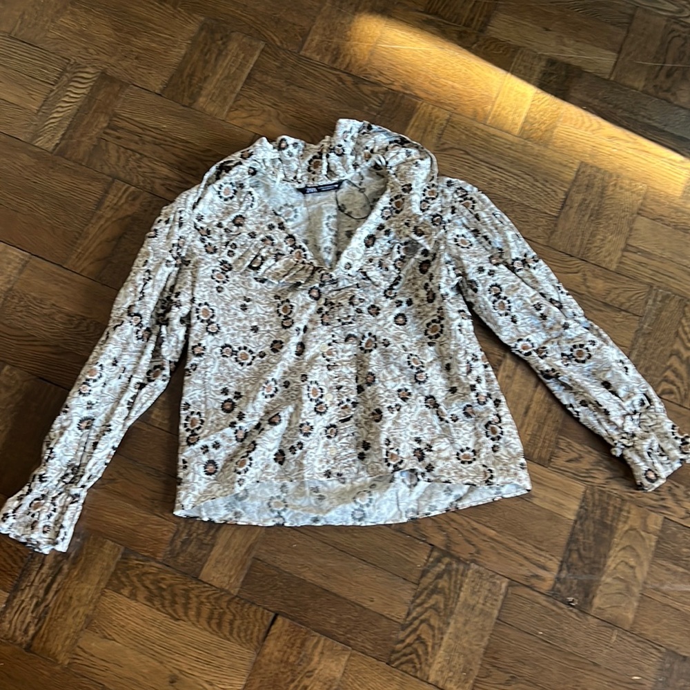 Zara Floral printed button up blouse with ruffle collar